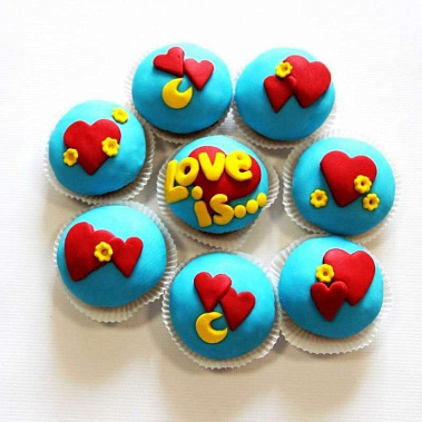 Капкейки "Love is..." купить - подольск.сладкоежкин.рф