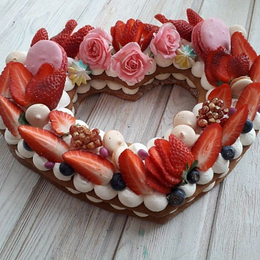 Торт "Клубничное сердце" купить - подольск.сладкоежкин.рф